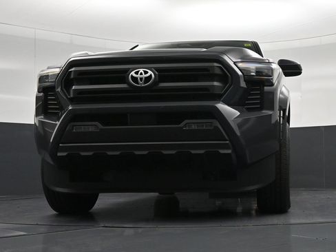 Used 2025 Toyota Tacoma SR5 RWD image 34