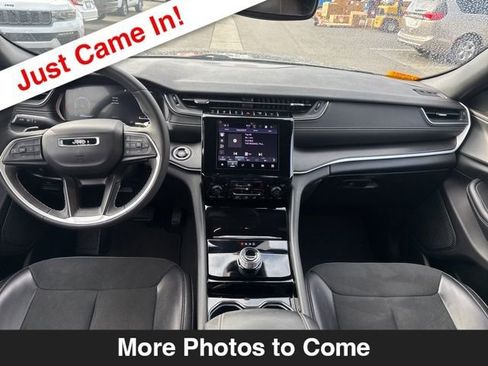 Used 2023 Jeep Grand Cherokee Altitude image 10