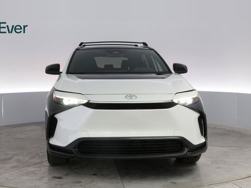 Used 2025 Toyota bZ4X FWD image 3
