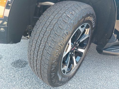 Used 2025 GMC Yukon AT4 image 33