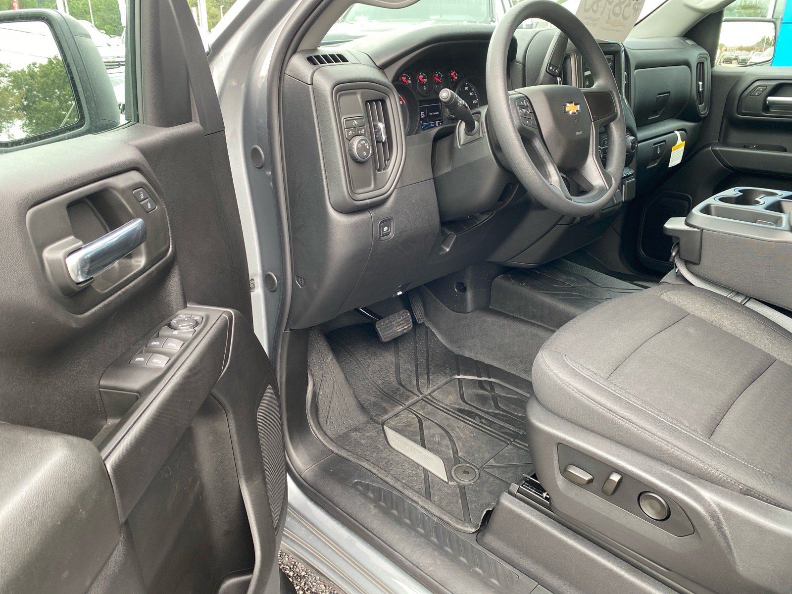 Used 2026 Chevrolet Silverado 1500 Custom w/ Turbomax Blackout Package RWD image 4