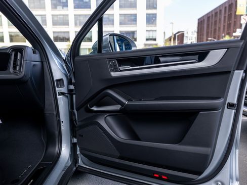 New 2026 Porsche Cayenne image 41