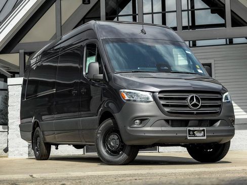Used 2025 Mercedes-Benz Sprinter 2500 image 1