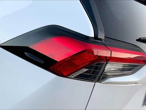 Used 2022 Toyota RAV4 XLE FWD image 28