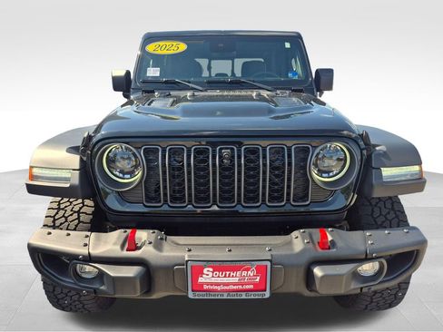 Used 2025 Jeep Gladiator Rubicon w/ Safety Group AWD/4WD image 8