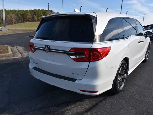 Used 2024 Honda Odyssey Elite image 3