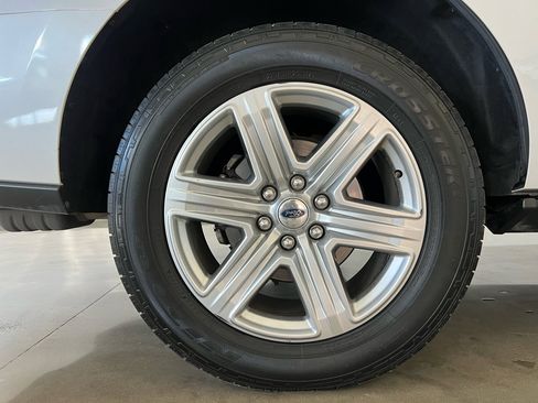 Used 2019 Ford Expedition XLT w/ Equipment Group 202A image 9