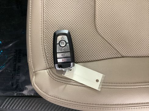Used 2024 Ford Expedition Limited AWD/4WD image 38