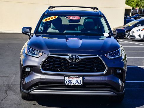 Certified 2022 Toyota Highlander Platinum image 2