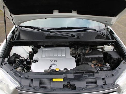 Used 2012 Toyota Highlander SE w/ Tow Pkg image 21