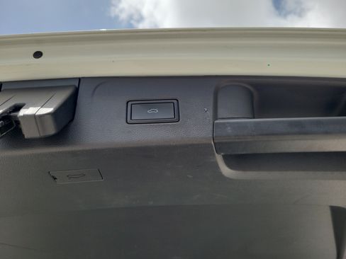 Used 2023 Volkswagen Atlas SE FWD image 17