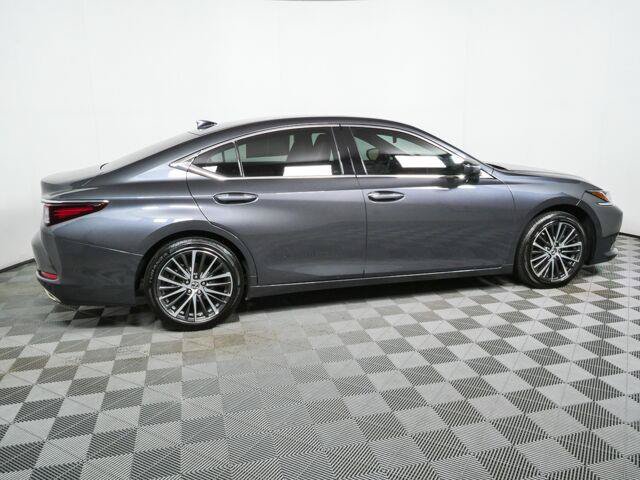Used 2025 Lexus ES 350 w/ Premium Package FWD image 2
