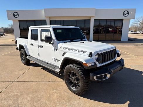 New 2025 Jeep Gladiator Sport image 2
