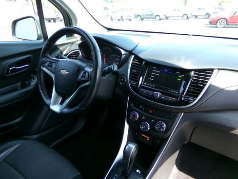 Used 2019 Chevrolet Trax LT w/ LT Convenience Package AWD/4WD image 31