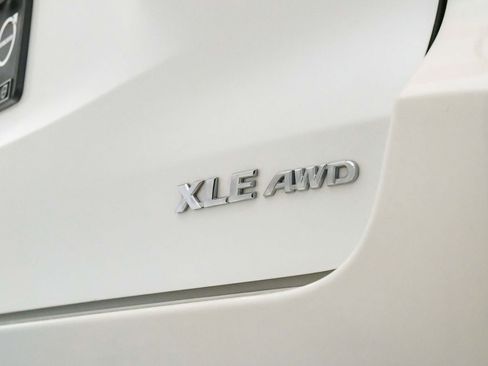 Used 2017 Toyota Highlander XLE w/ Preferred Accessory Package AWD/4WD image 13