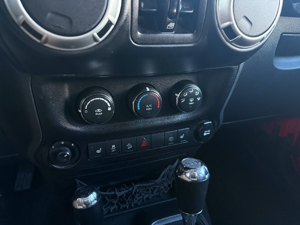 Used 2018 Jeep Wrangler Unlimited Sahara w/ Max Tow Package AWD/4WD image 39