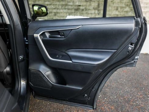 Used 2019 Toyota RAV4 LE image 16