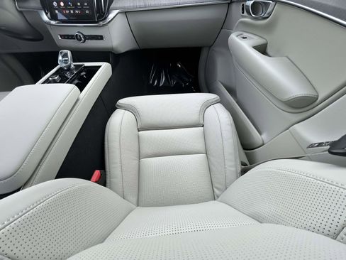 New 2026 Volvo XC90 B6 Ultra image 16