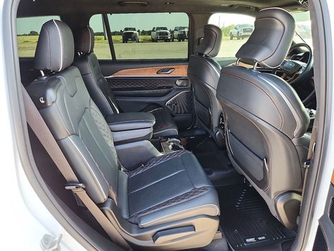 Used 2023 Jeep Grand Cherokee L Summit AWD/4WD image 11