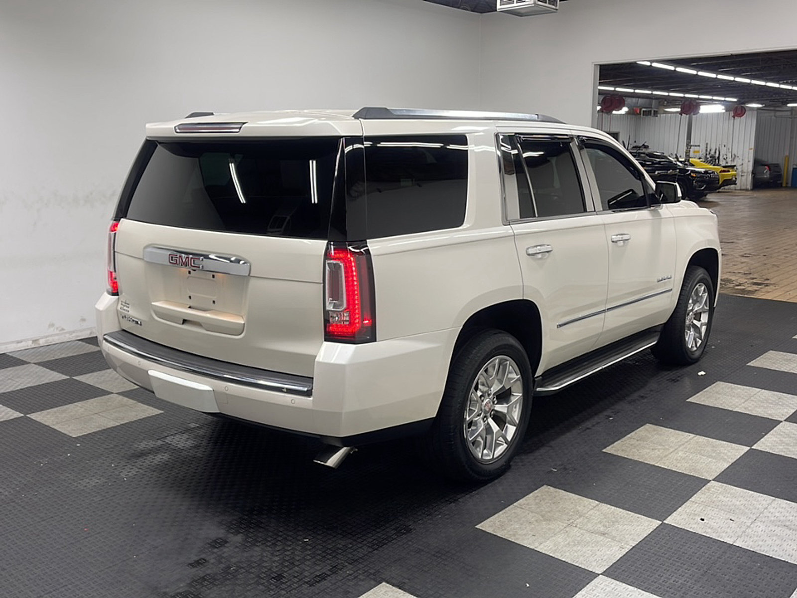 Used 2015 GMC Yukon Denali AWD/4WD image 18