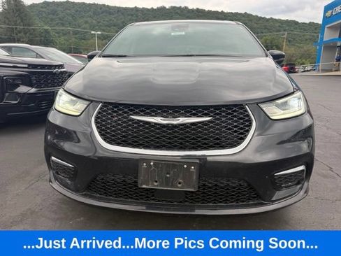 Used 2026 Chrysler Pacifica Select FWD image 2