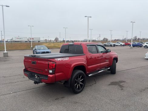 Used 2019 Toyota Tacoma TRD Sport image 5