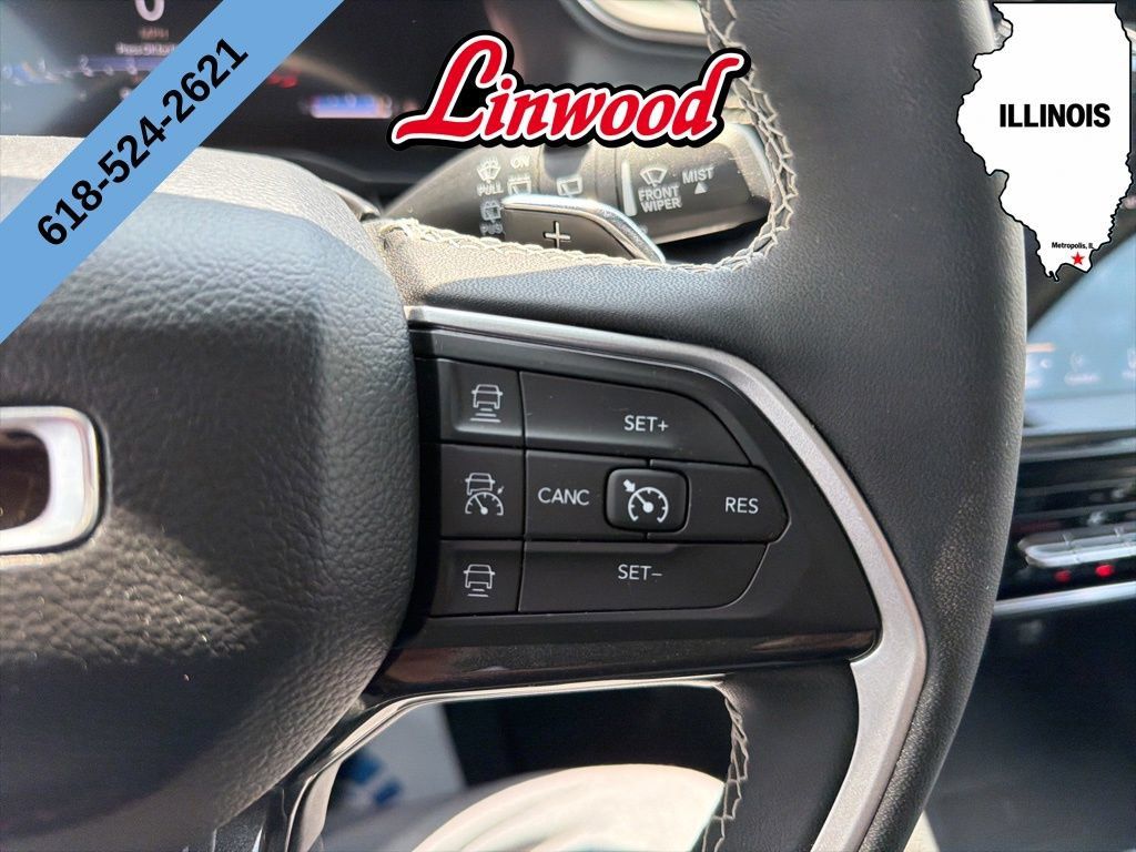 Used 2023 Jeep Grand Cherokee Laredo w/ Luxury Tech Group I AWD/4WD image 17