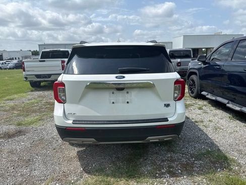 Used 2024 Ford Explorer XLT w/ Equipment Group 202A RWD image 5