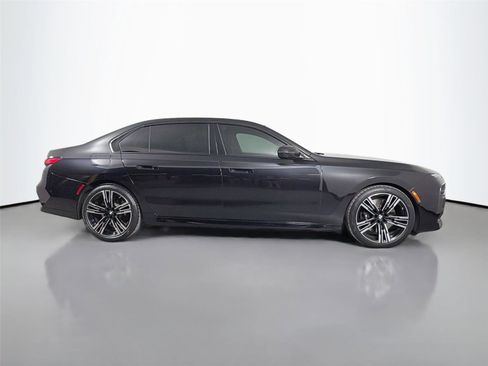 Used 2024 BMW 740i xDrive w/ Premium Package 2 AWD/4WD image 4
