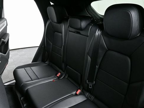 New 2025 Porsche Cayenne image 19