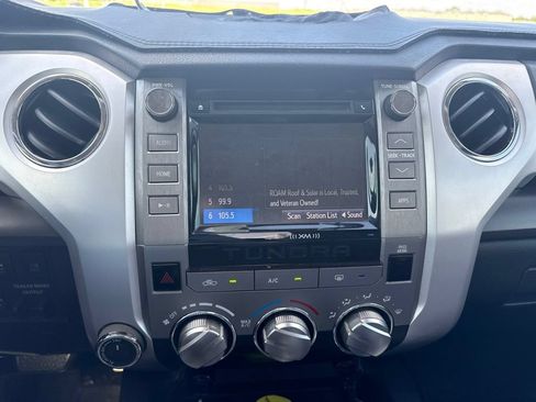 Used 2018 Toyota Tundra SR5 w/ SR5 Upgrade Package AWD/4WD image 10