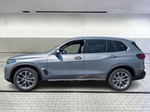 Certified 2026 BMW X5 xDrive40i AWD/4WD image 3