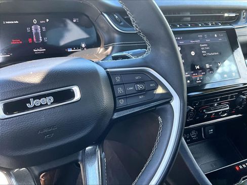 Used 2023 Jeep Grand Cherokee Altitude AWD/4WD image 24