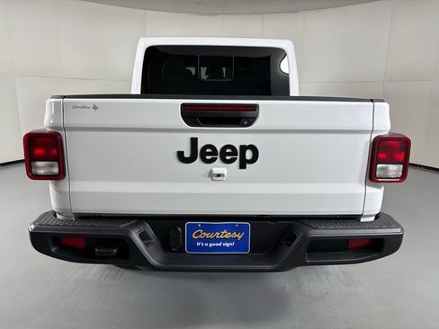 New 2026 Jeep Gladiator Sport AWD/4WD image 7