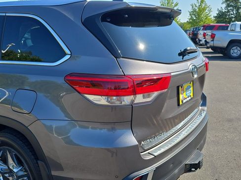 Used 2018 Toyota Highlander Limited Platinum AWD/4WD image 38