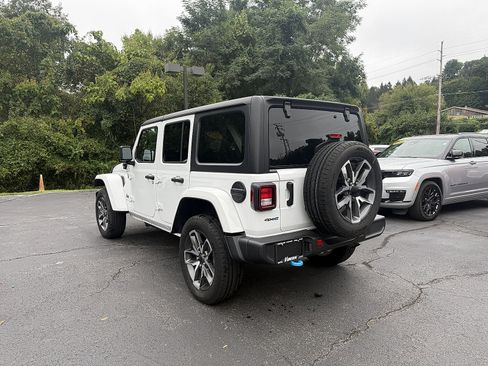 Certified 2024 Jeep Wrangler Unlimited w/ Convenience Group AWD/4WD image 4