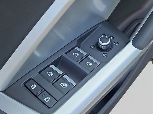 New 2025 Audi Q3 2.0T Premium image 17