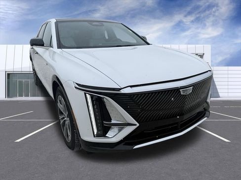 Certified 2024 Cadillac Lyriq Luxury image 1