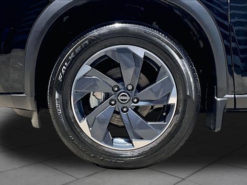 Certified 2025 Nissan Rogue SV FWD image 10