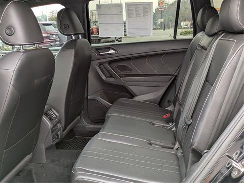 Used 2022 Volkswagen Tiguan SE R-Line image 13