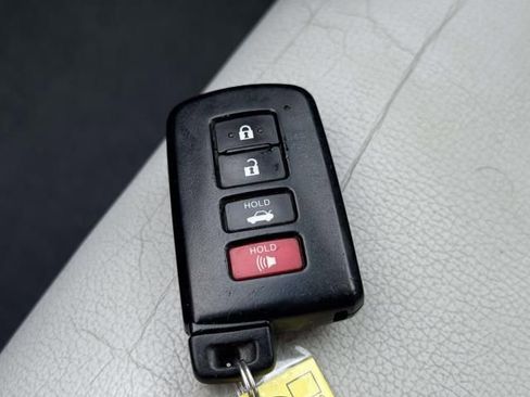 Used 2014 Toyota Camry XLE w/ Leather Package image 32