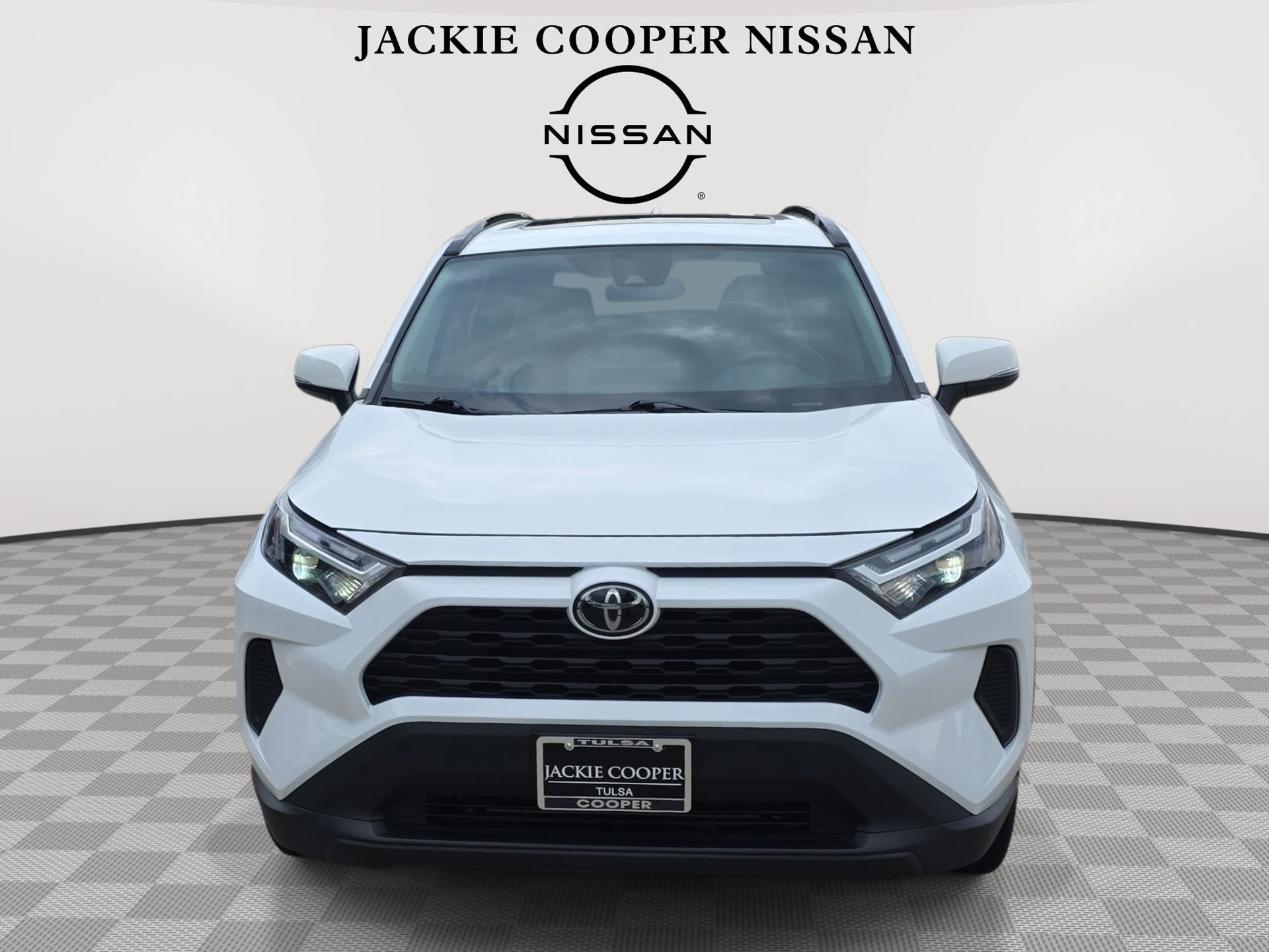 Used 2023 Toyota RAV4 XLE w/ Convenience Package FWD image 2