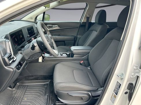 Used 2025 Kia Sportage LX FWD image 11
