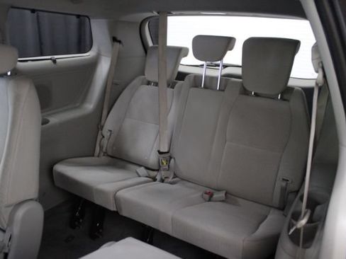 Used 2016 Kia Sedona LX w/ Option Group 020 FWD image 21