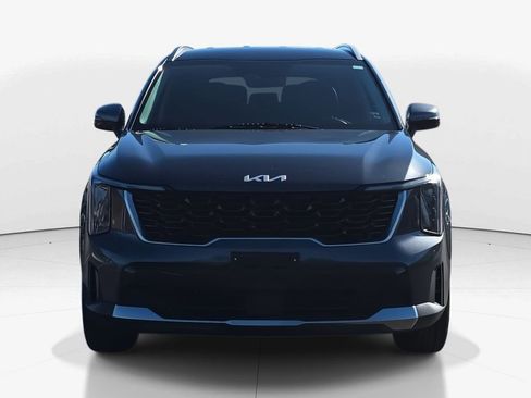 Used 2024 Kia Sorento S image 11