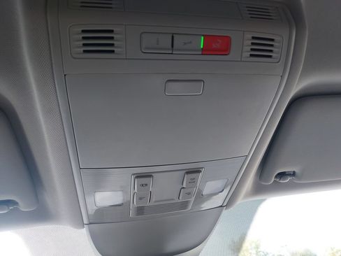 Certified 2025 Volkswagen Taos SE AWD/4WD image 22