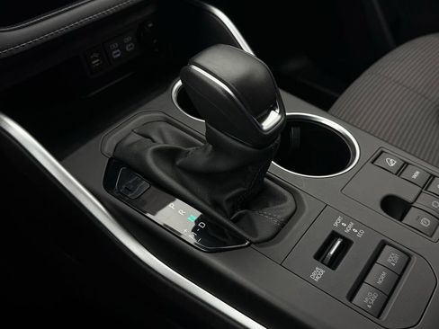 Used 2024 Toyota Highlander Limited image 21