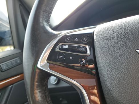 Used 2019 Cadillac Escalade Premium Luxury image 19