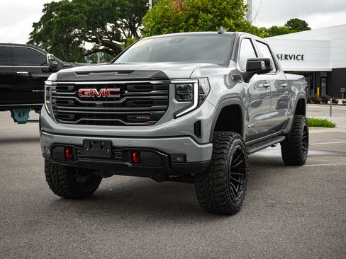 Used 2025 GMC Sierra 1500 AT4 w/ AT4 Premium Package AWD/4WD image 5