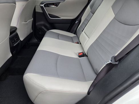 Used 2020 Toyota RAV4 Limited image 12